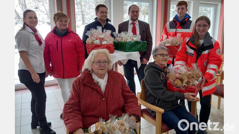 Die Bewohner des Seniorenheims freuen sich über die süßen Grüße des BRK-Nachwuchses. Bild: Silke Hecht/exb