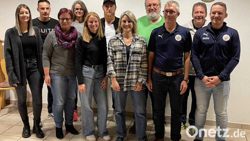 Der wiedergewählte Vorstand des Teams Bananenfalnke mit Vorsitzender Carina Völkl (vorne, Dritte von links). Bild: stn