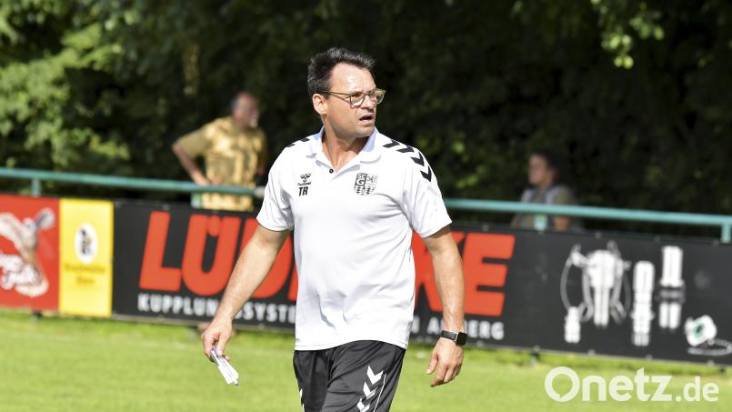 Thomas Roth bleibt auch in der kommenden Saison Trainer bei Germania Amberg. Archivbild: Hubert Ziegler