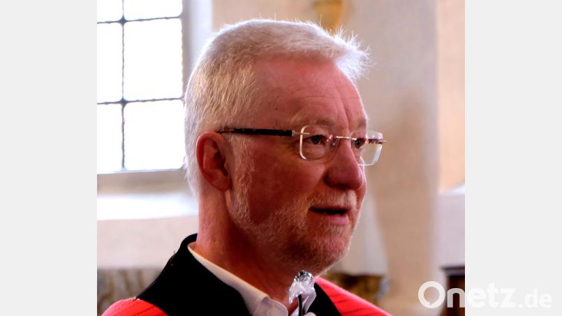 Pfarrer Wilfried Römischer bewertet das Umfrage-Ergebnis in der Gemeinde Flossenbürg. Bild: le