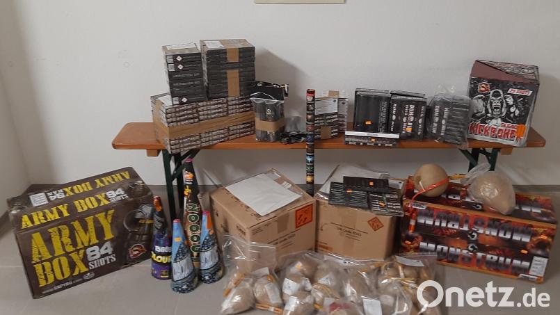 Insgesamt 115 Kilogramm Pyrotechnik stellen Fahnder der Bundespolizei Waidhaus an einem Wochenende sicher. Bild: Bundespolizei