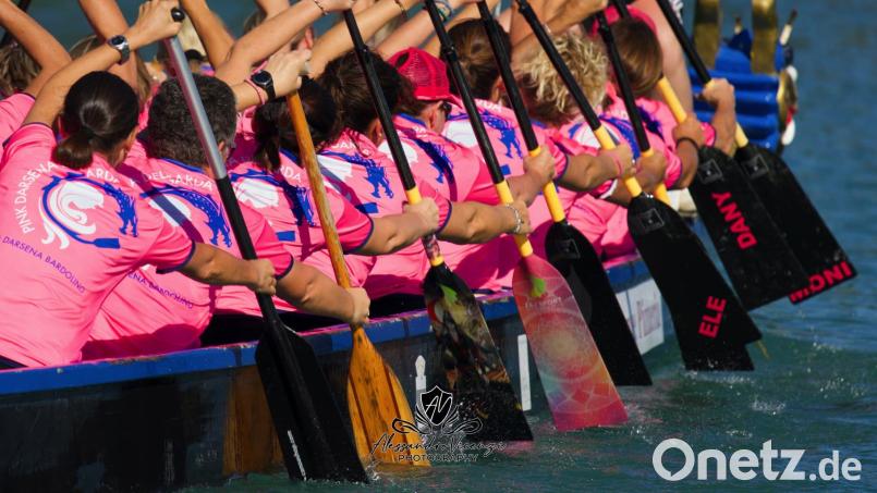 Die Pink Ladies machen mit bei der Aktion &quot;Rudern gegen Krebs&quot;. Ein Weidener Fotograf und eine Sängerin von hier unterstützen das Projekt. Bild: Alessandro Vicenzi