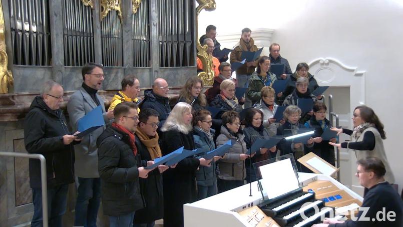 Der Kirchenchor bei der Probe für das Weihnachtsprogramm. Bild:  Holger Popp