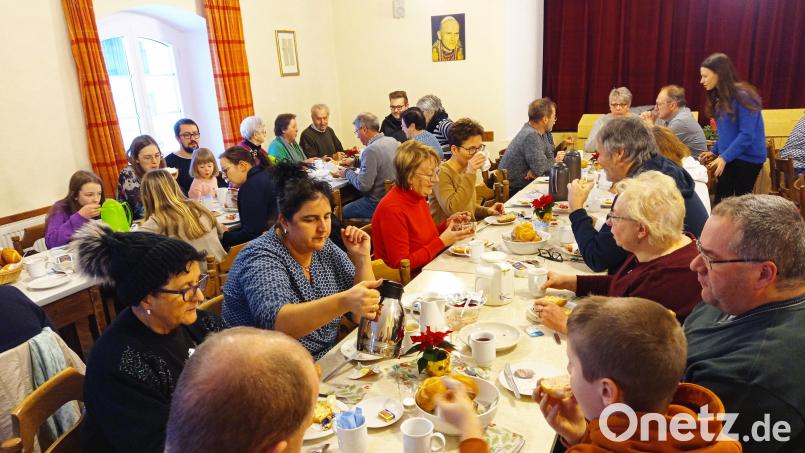 Die Gläubigen genossen nach dem Gottesdienst ein Frühstück im Katholischen Jugendheim. Bild: fpoz/exb