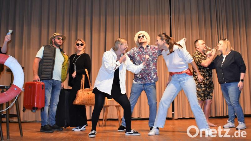 Die Besucher des Wintertheaters 2024 können mit der Theatergruppe Grafenwöhr auf Mittelmeerreise gehen. Bild: rgr