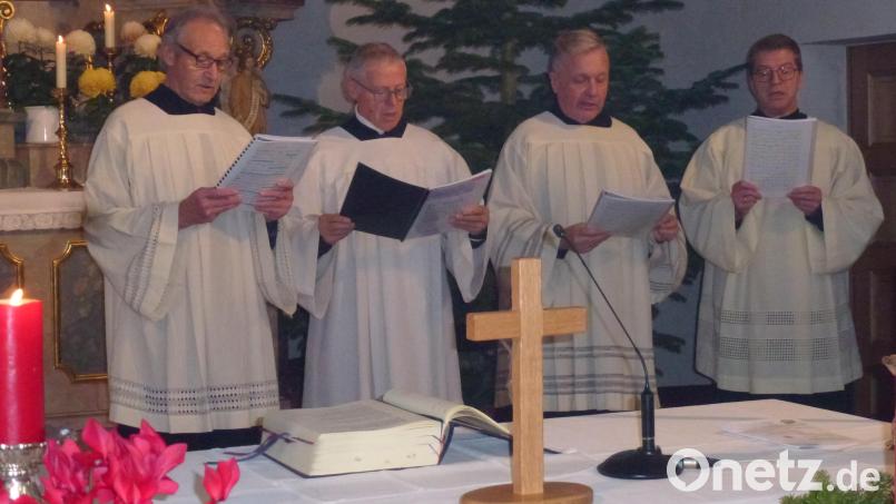 Die Choralschola aus Weiden gestaltete den Gottesdienst am dritten Advent in Wildenau. Bild: Reinhard Haise/exb