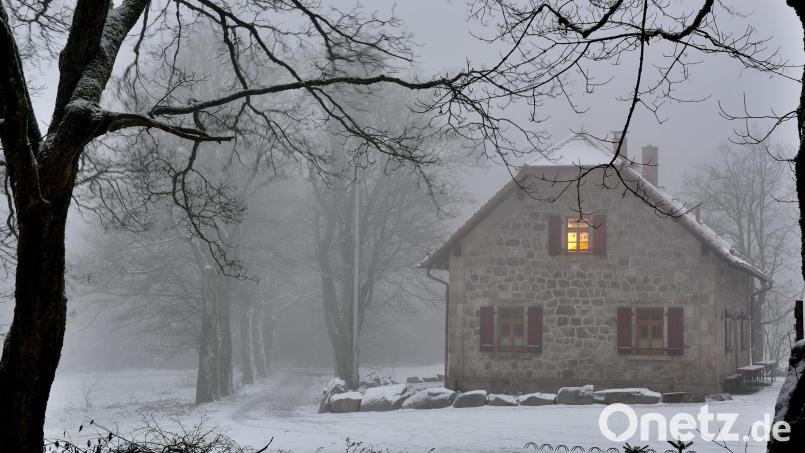 Das Waldhaus im Steinwald ist die Kulisse für eine Rauhnachtsveranstaltung. Das im Wald gelegene frühere Forsthaus kann zu Fuß oder von Pfaben aus mit dem Shuttlebus erreicht werden. Archivbild: sds