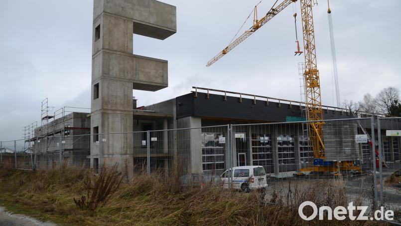 Die Gemeinde nimmt für ihre Ortswehren das Angebot der Stadt Kemnath zur Mitbenutzung der Ausbildungsmöglichkeiten im neuen Feuerwehrgerätehaus Kemnath (Bild) an. Bild: ak