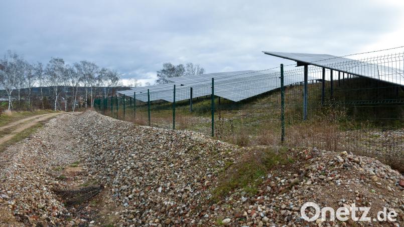 Die Photovoltaikanlage am Schlackenberg in Amberg. Sie leistet einen enorm wichtigen Beitrag für die Förderung der Erneuerbaren Energien im Amberger Stadtgebiet. Bild: Stephan Huber