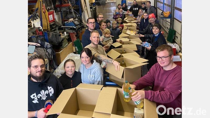Die fleißigen Pfadfinder aus Windischeschenbach beim Packen. Bild: Sperber/exb