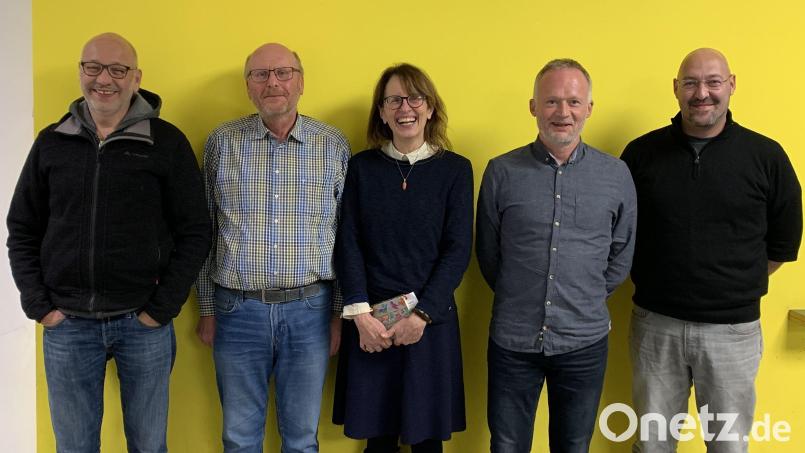 Das Vorstandsteam des Montessori-Fördervereins (von links): Hans Lauterbach (Beisitzer), Klaus König (Kassenwart), Margareta Lankes (Vorsitzende), Markus Allstadt (2. Vorsitzender) und Alexander Nusser (Beisitzer). Bild: Christine Wocheslander /exb
