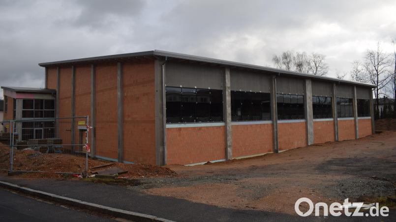 Die neue Mehrfachsporthalle wird mit einer PV-Anlage ausgestattet. Damit kann rund die Hälfte des gesamten Strombedarfs von Schule, Turnhalle und Mehrfachsporthalle gedeckt werden Bild: bnr