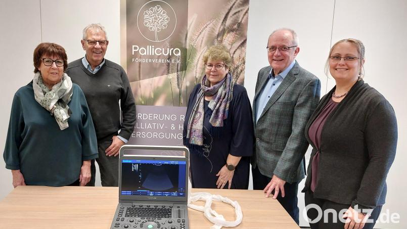 Das Pallicura-Palliative-Care-Team im Landkreis Schwandorf erhält ein neues mobiles Ultraschallgerät. Bild: Claudia Berger/exb