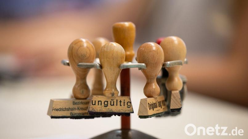 Nur noch digitale Stempel in Zukuft? Ein Gesetz aus dem Justizministerium will Bürokratie abbauen und setzt auf die Digitalisierung. Bild: Sebastian Christoph Gollnow/dpa