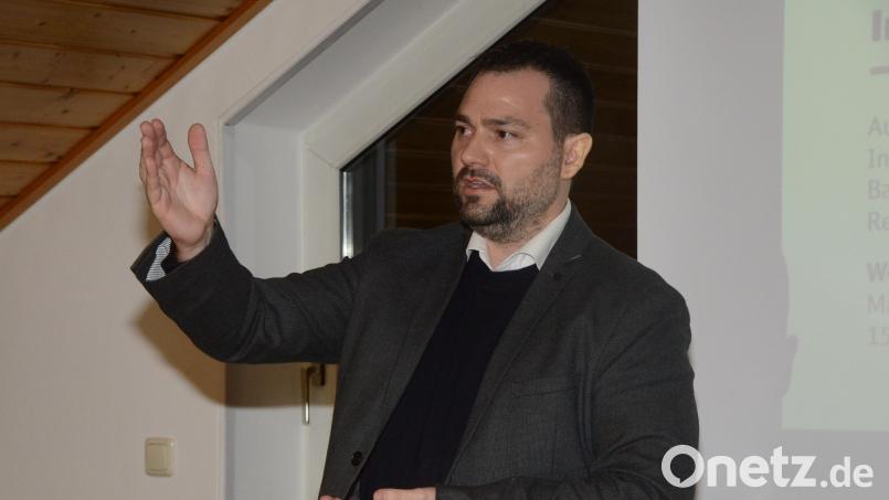 Einen positiven Rückblick zog Bürgermeister Sebastian Hartl in der Jahresabschlusssitzung. Gleichzeitig kündigte er große Maßnahmen im Bereich Infrastruktur für das kommende Jahr an. Bild: bey