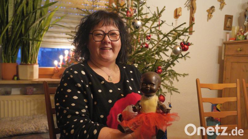 Vor gut 60 Jahren hat Liane Preininger diese Puppe in ihr Herz geschlossen, die sie in einem Schaufenster eines damaligen Spielwarengeschäfts in Kemnath entdeckt hatte. Bild: kaz