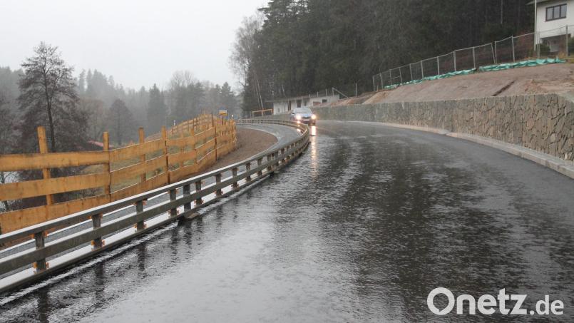 &quot;Freie Fahrt&quot; heißt es wieder auf der Staatsstraße 2396 bei Georgenberg. Bild: pi