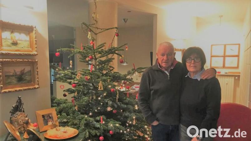 Der Christbaum aus Eslarn steht bereits in der Wohnung der Familie Cenedella in Mailand. Bild: R. Cenedella