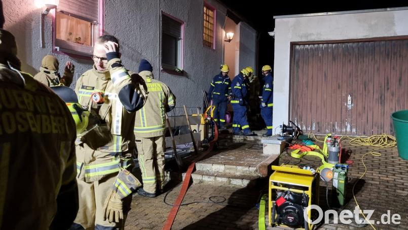 Ein vollgelaufener Keller hielt die Einsatzkräfte von Feuerwehr und THW in Sulzbach-Rosenberg die ganze Nacht hindurch auf Trab. Bild: THW Sulzbach-Rosenberg/exb