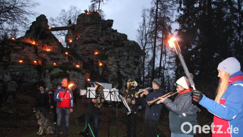 Die beliebte Waldweihnacht am Hackelstein musste kurzfristig aus Sicherheitsgründen abgesagt werden. Hier ein Bild aus dem vergangenen Jahr. Archivbild: kro