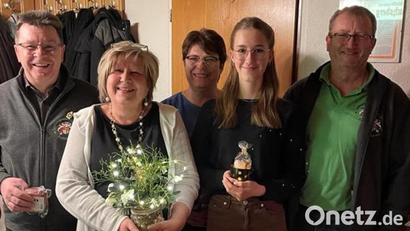 Das beste Ergebnis erzielte Oliver Roth. Maria Hanauer, Beate Becher, Emma Zach und Manfred Becher (von links) folgen auf den weiteren Plätzen. Bild: Annegret Greber/exb