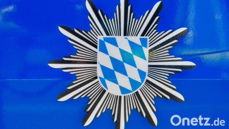 Die Polizei in Amberg sucht den Unfallverursacher, der in der Friedrich-Ebert-Straße am zweiten Weihnachtsfeiertag ein geparktes Auto angefahren hat. Bild: Petra Hartl