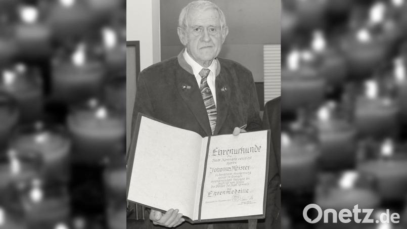 Johannes Meister erhielt nach 30 Jahren als Stadtrat 2014 die Ehrenmedaille der Stadt Kemnath. Bild: stg
