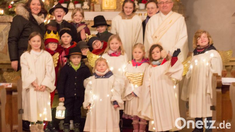 Mit viel Engagement brachten sie gemeinsam die Weihnachtsgeschichte zu Gehör. Bild: mma