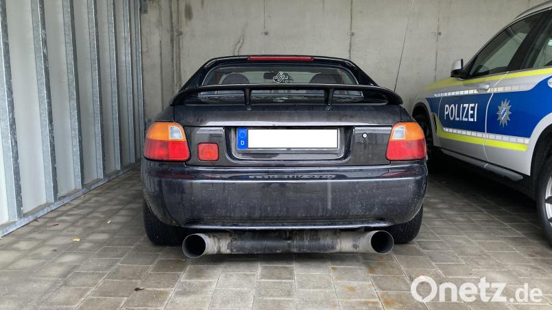 In der Nacht zum Sonntag, kurz nach Mitternacht befand sich eine Streife der Polizeiinspektion Tirschenreuth in der Otto-Hahn-Straße. Beim Durchfahren der Straße, dachten die Beamten, ihnen wäre ein Rennwagen entgegengekommen, nicht so schnell aber mindestens so laut. Bild: Polizeiinspektion Tirschenreuth/exb