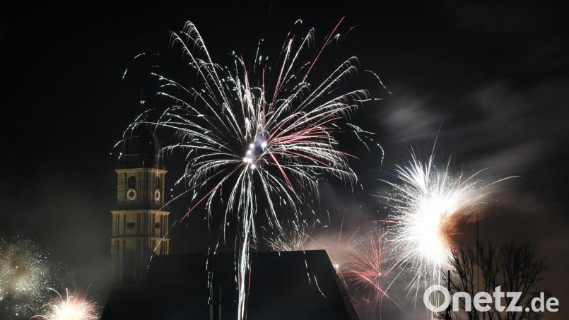 Wenn das Wetter mitspielt, wird es auch in der Silvesternacht von Sonntag auf Montag wieder so in Amberg aussehen. In der Hoffnung, dass auch alles friedlich und verletzungsfrei abläuft. Archivbild: Petra Hartl