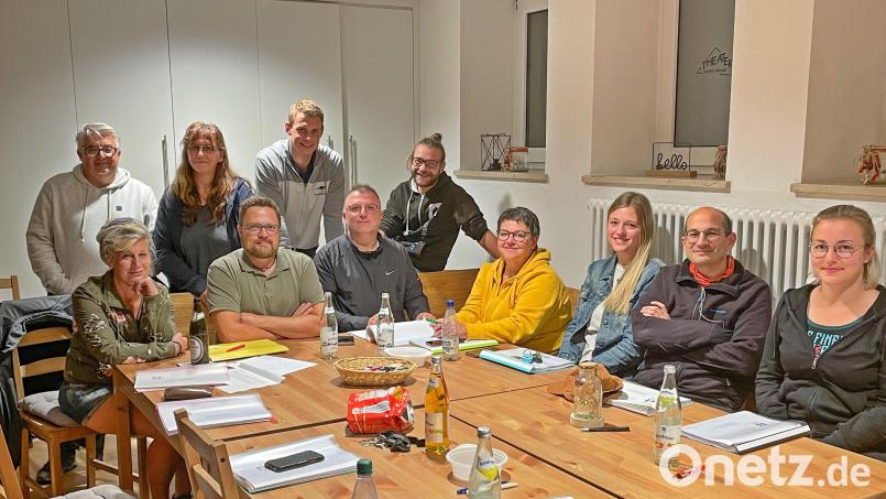 Die Theatergruppe bereitet sich auf die neue Saison vor. Die Schauspieler trafen sich zur Leseprobe. Bild: Jochen Erhardt/exb