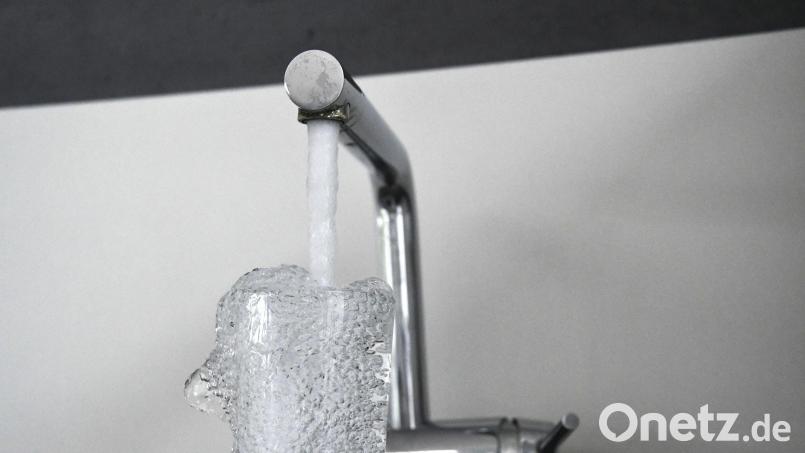 Der Kubikmeter Wasser kostet im Bereich der Illschwang-Gruppe vom 1. Januar 2024 an 48 Cent mehr. Symbolbild: Petra Hartl