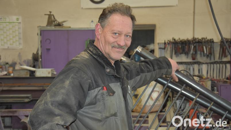 Metallbaumeister Karl-Heinz Eismann in seiner Werkstatt im Industriegebiet in Grafenwöhr. Bild: Stefanie Roth