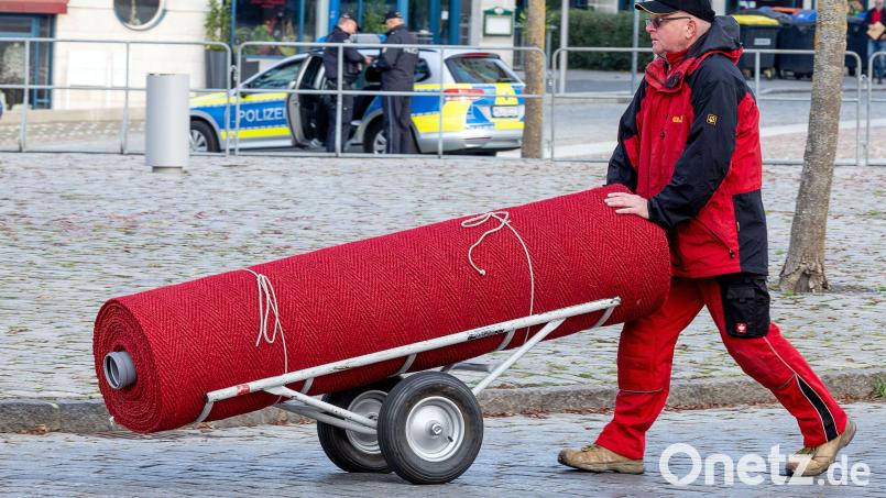Einen roten Teppich – ähnlich wie hier auf dem Symbolbild – wird es nach Angaben von Bürgermeister Stefan Grillmeier auch beim Mitterteicher Neujahrsempfang 2024 wieder geben. Symbolbild: Jens Büttner/dpa