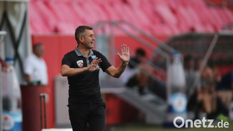 Michael Köllner (hier bei einem Spiel gegen Jahn Regensburg) hat den FC Ingolstadt wieder zu einem Aufstiegsaspiranten in der 3. Liga gemacht. Bild: Ulrich Wagner