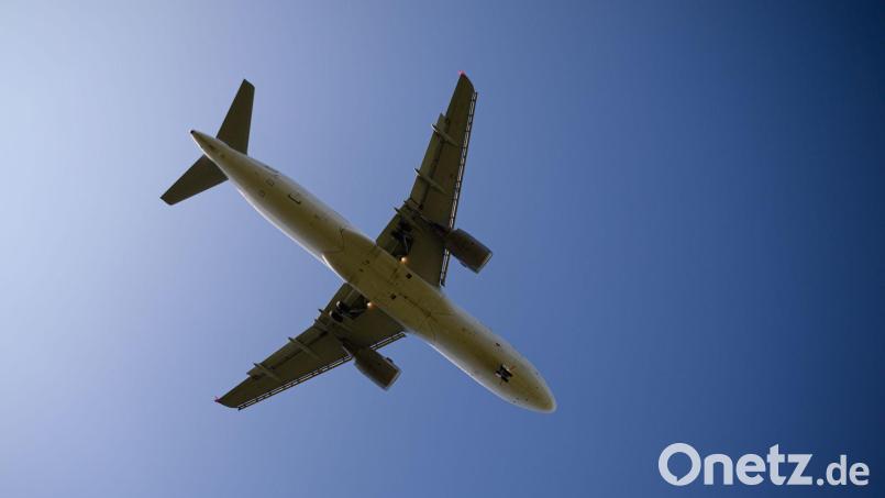 Piloten eines Verkehrsflugzeugs wurden über Gleiritsch von einem Laser geblendet. Bild: Robert Michael/dpa-Zentralbild/dpa