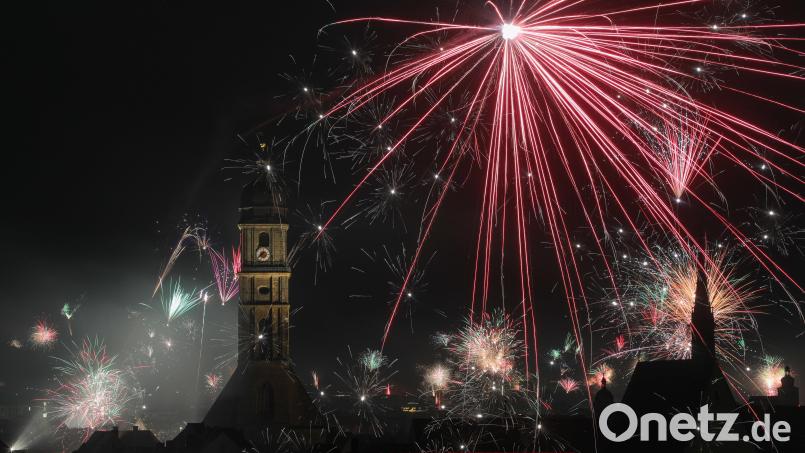 So schön sah das Silvesterfeuerwerk am Himmel über Amberg aus. Bild: Wolfgang Steinbacher