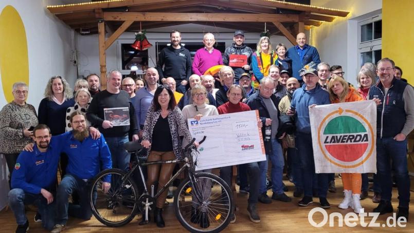 Die Versteigerung der Laverda Connection zugunsten der Organisation „Care for Rare“ erbringt 1500 Euro. Bild: hut
