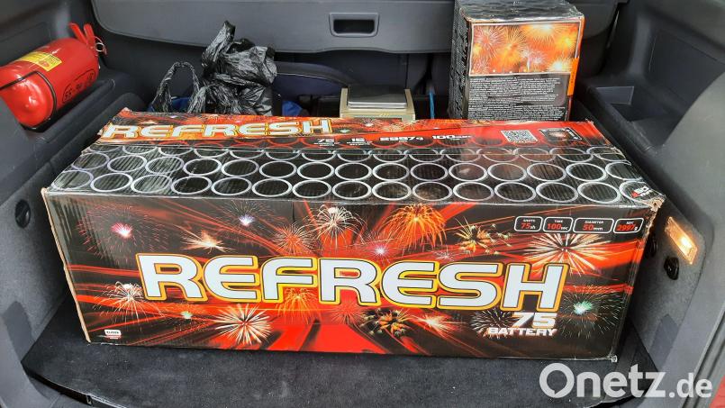 Zwei Deutsche und ein Italiener hatten versucht, diese Abschussbatterie mit 28 Kilogramm Gewicht bei Waldsassen einzuführen. Bild: Bundespolizei