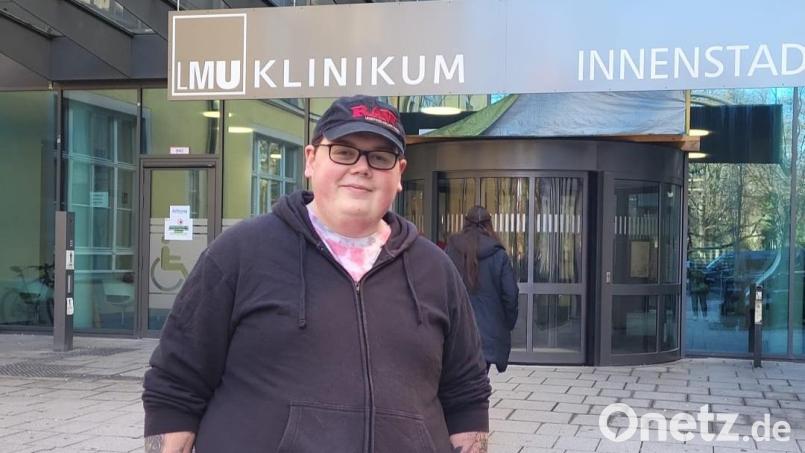 Der 25-jährige Marcel Schiller vor dem Beginn der Tablettentherapie beim LMU-Klinikum in München. Bild: Nina Schiller