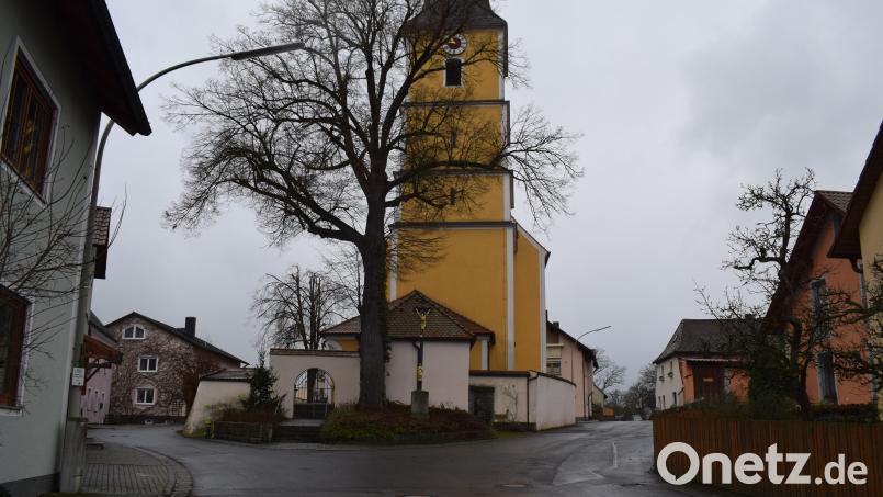 Die Dorferneuerung Neunaigen verlagert ihre Baumaßnahmen in den Orftskern rund um die Kirche St. Vitus. Der Baubeginn ist noch völlig offen. Bild: bnr
