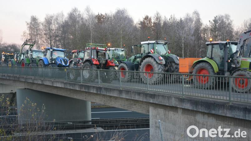 Schon im Dezember haben die Landwirte im Landkreis Tirschenreuth protestiert und Autobahnbrücken über der A93 blockiert. Archivbild: jr