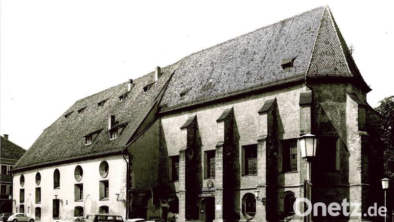 Das Amberger Stadttheater vor der Renovierung. So hat es auch 1945 ausgesehen, als es für kurze Zeit eine große Blüte erlebte. Bild: Landesamt für Denkmalpflege / exb