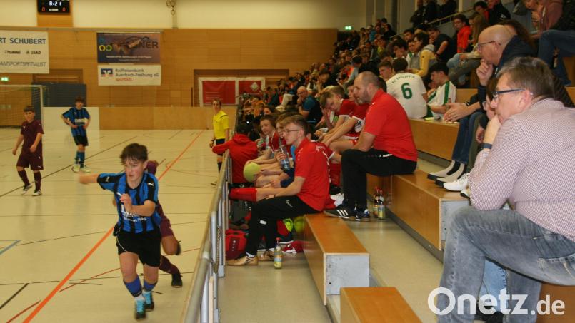 In der Auerbacher Helmut-Ott-Halle wurden am Dienstag drei Hallenturniere ausgetragen. Bild: obl