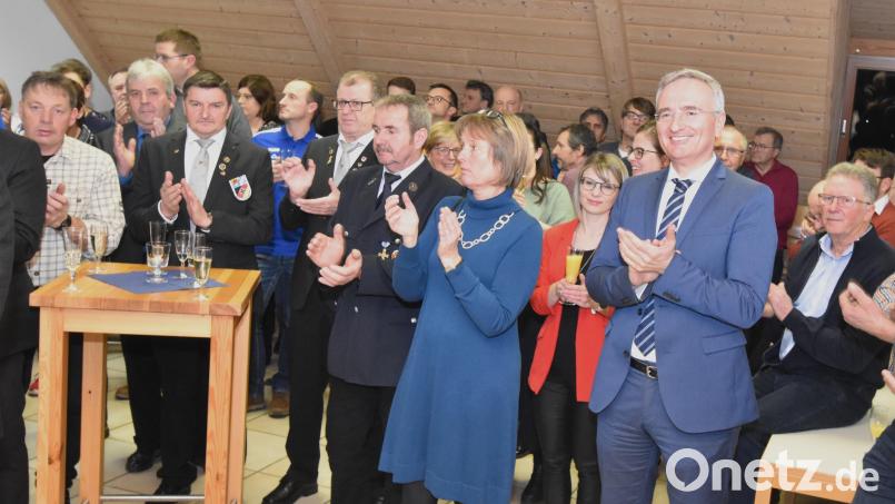 Viele Bekannte Gesichter aus Politik, Kirche und Vereinen folgten der Einladung von Bürgermeister Dieter Dehling ins Feuerwehrhaus. Bild: no