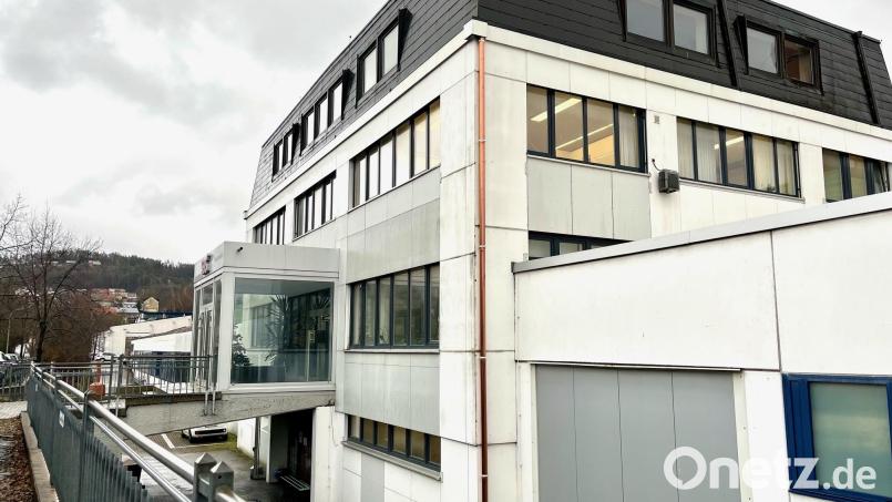 Die Produktionsstätte von 595 Solutions in Flossenbürg befindet sich seit 2022 in den ehemaligen Hallen von Schulte &amp; Schmidt. Bild: Gabi Schönberger