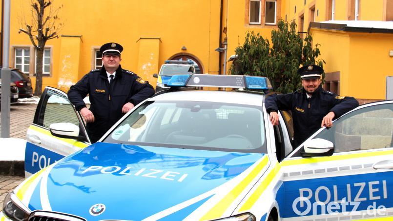 Jörg Horn (links) ist der neue Stellvertretende Leiter der Polizeiinspektion Kemnath, &quot;Übergangs&quot;-Chef Lukas Blöchl verlässt die PI zum 1. März 2024. Bild: stg