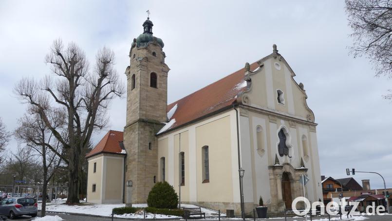Seit 250 Jahren steht die Maria-Hilf-Bergkirche vor dem ehemaligen Nordtor der Stadt. Der Turm kam erst 1906 dazu. Bild: rn