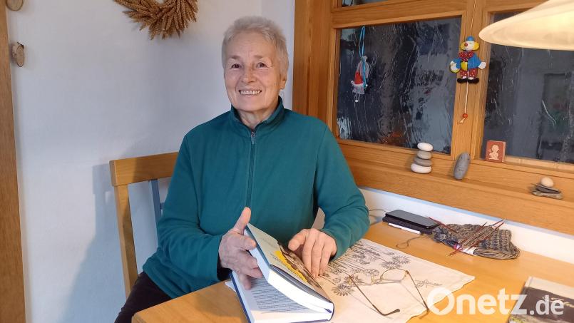 Margit Hohl aus Pfreimd hat in den 70er Jahren die Fälle von Kindesmisshandlung auf der Burg Wernberg ins Rollen gebracht. Es belastet sie noch heute, wenn sie an das Leid der "Burgschattenkinder" denkt, über die Autorin Monika Keil-Hinrichsen schreibt. Bild: bl