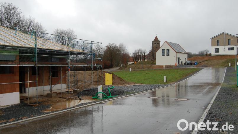 Die Investition in ein neues Baugebiet in Kirchendemenreuth macht sich auch im Haushaltsplan bemerkbar. Immerhin wird dort schon fleißig gebaut, einige Bauplätze stehen noch zum Verkauf. Bild: sm